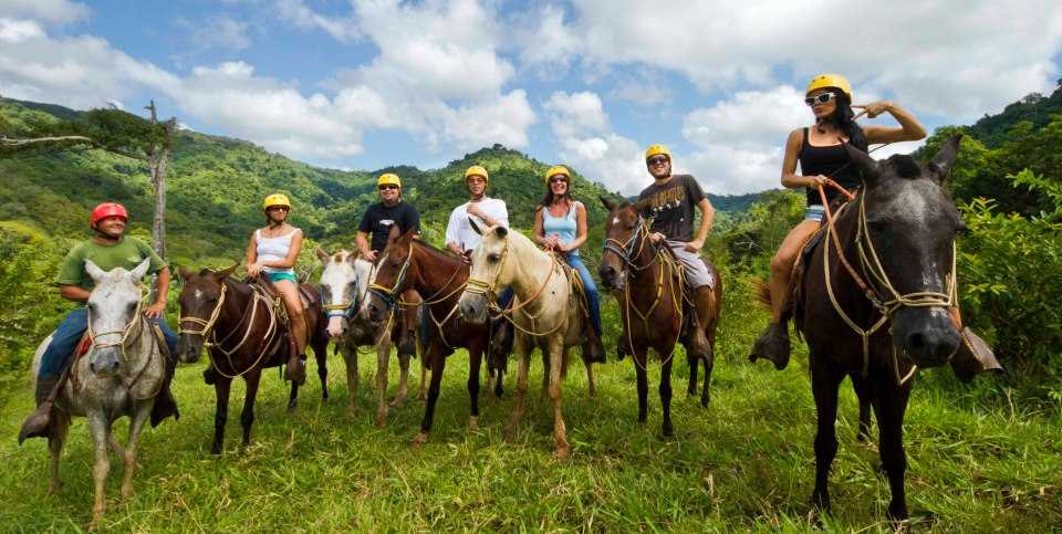 children ages horseback riding in Costa Rica