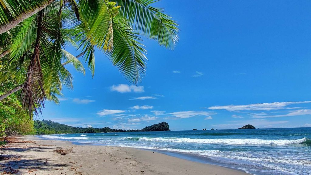 Playa Espadilla in Manuel Antonio beach