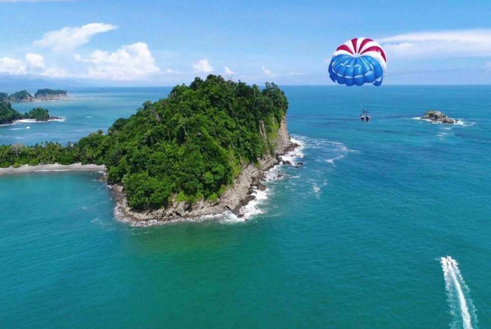 Costa Rica experience parasailing