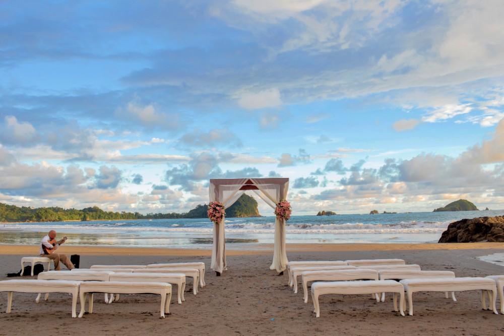 beach wedding in Costa Rica
