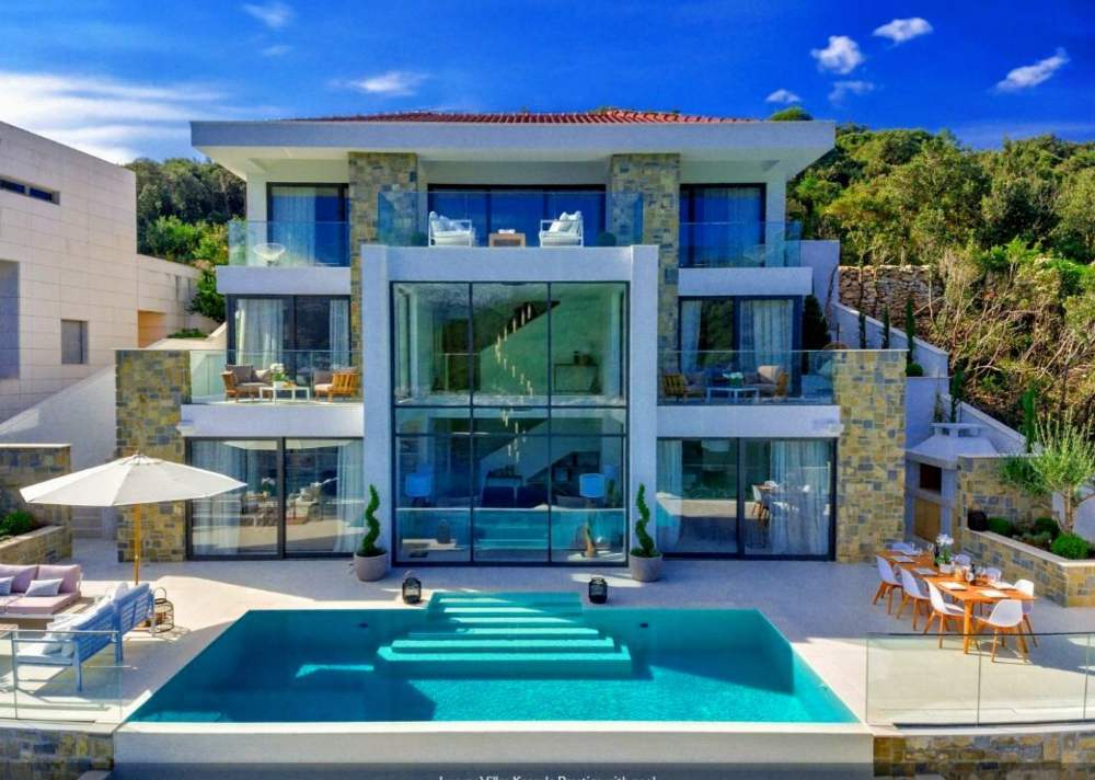 Increase vacation budget by renting a villa