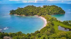 What are Popular Tourist Attractions in Costa Rica